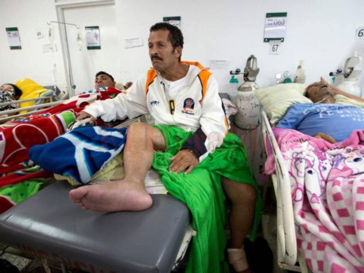Un venezonalo espera por atención médica en Cúcuta, Colombia. Foto: Fernando Vergara | Agencia AP.
