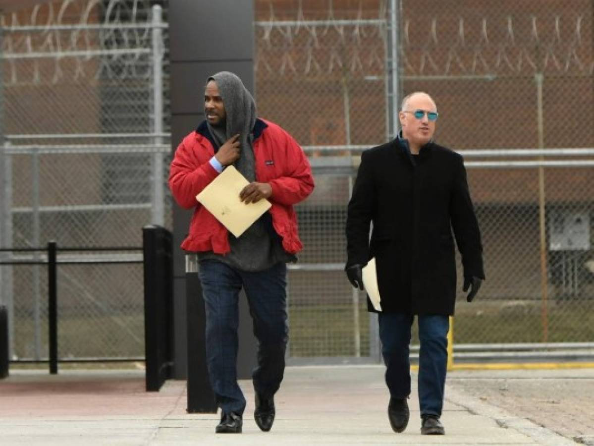 R. Kelly sale de la cárcel