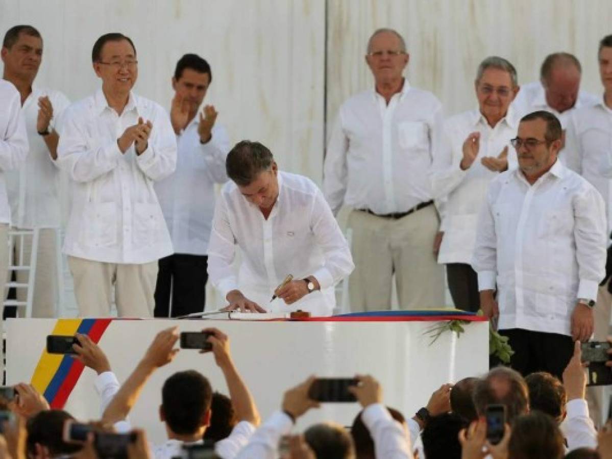 Gobierno de Colombia y las FARC firman un acuerdo de paz en Cartagena de Indias