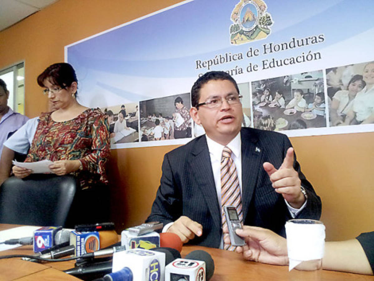 Ministro de Educación de Honduras denuncia amenazas a muerte