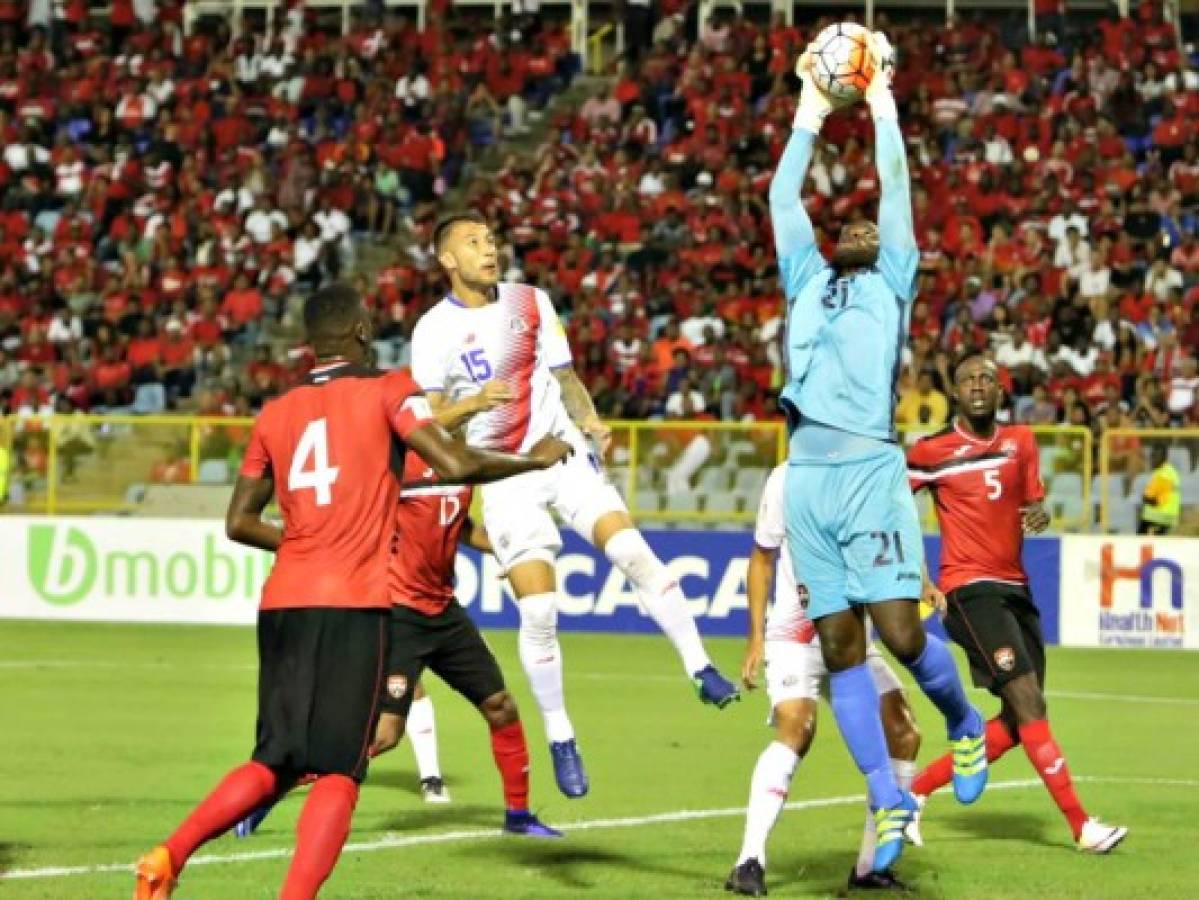 Portero de Trinidad y Tobago, tiene 32 años, jugó en diez equipos en su país. Actualmente el titular de la selección caribeña.
