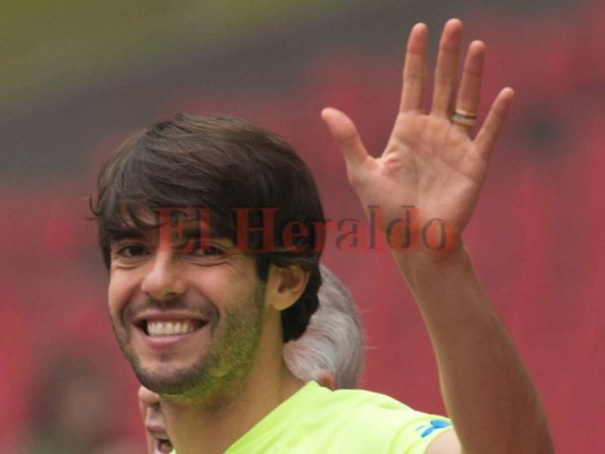 El futbolista brasileño Kaká se retira