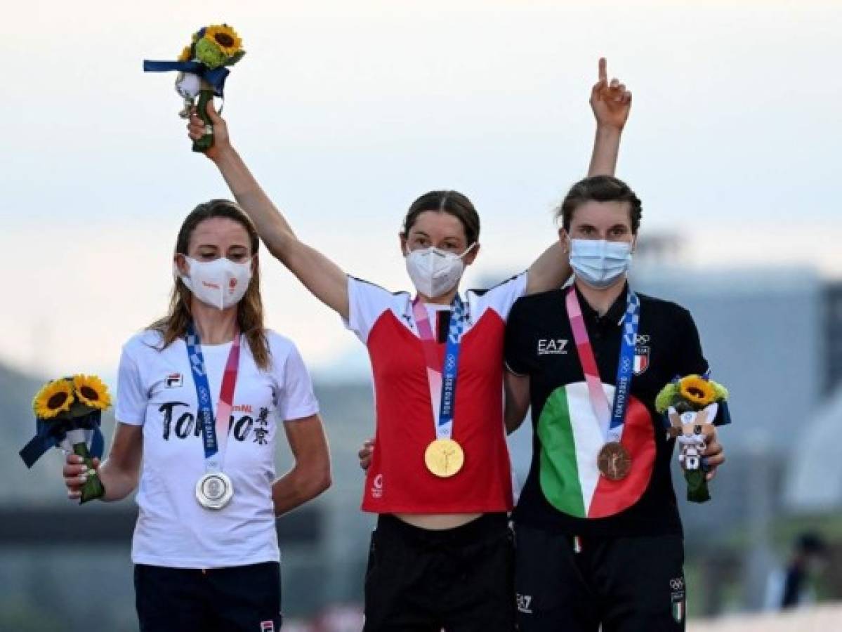 Anna Kiesenhofer sorprendió al mundo por la manera en que se hizo con el oro en Tokyo 2020. Foto: AFP