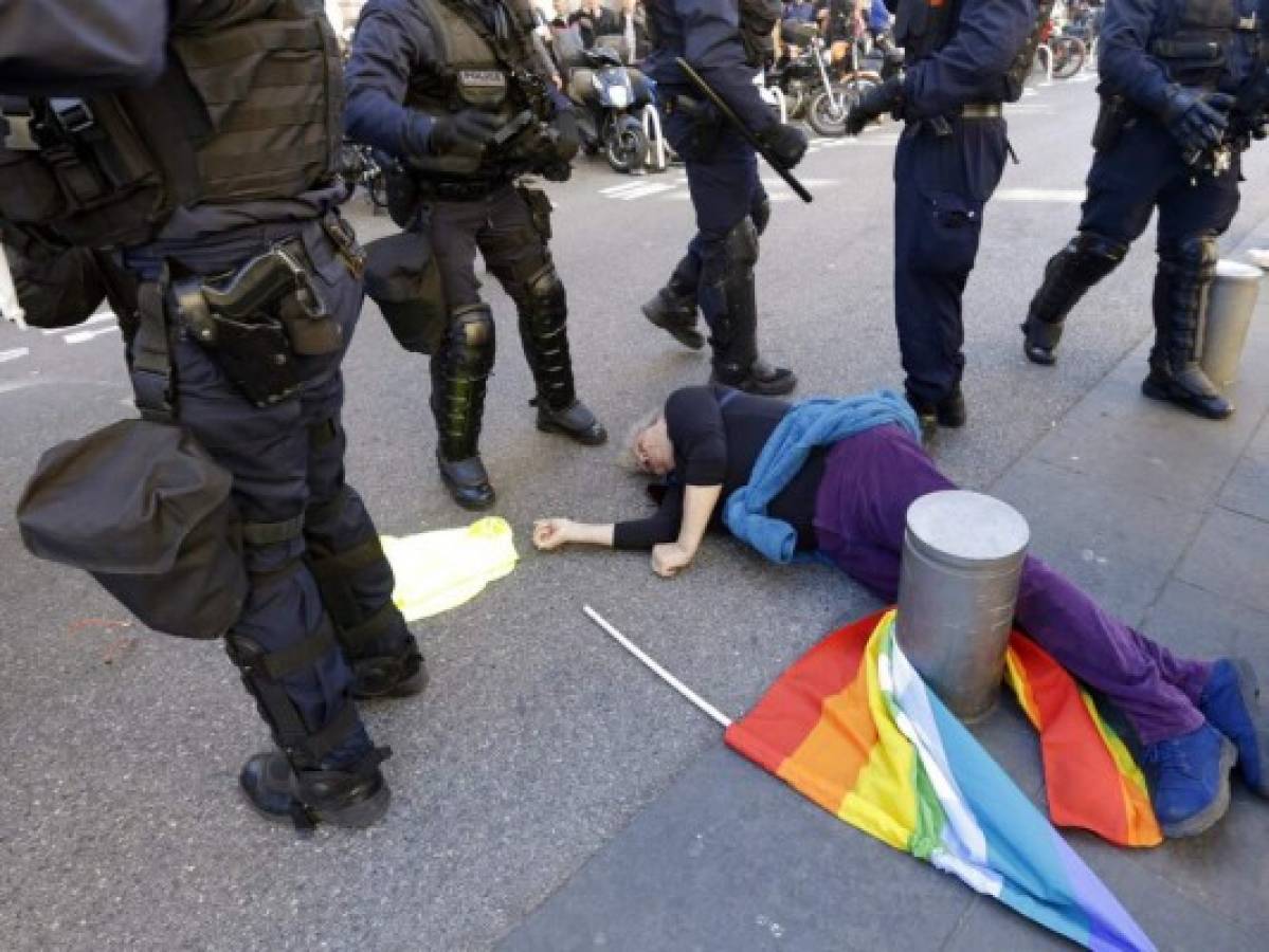 Francia investiga heridas a anciana en protestas 