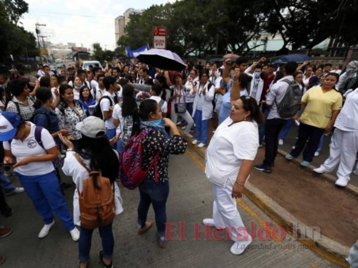 Médicos y maestros convocan a protestas para este lunes en Honduras