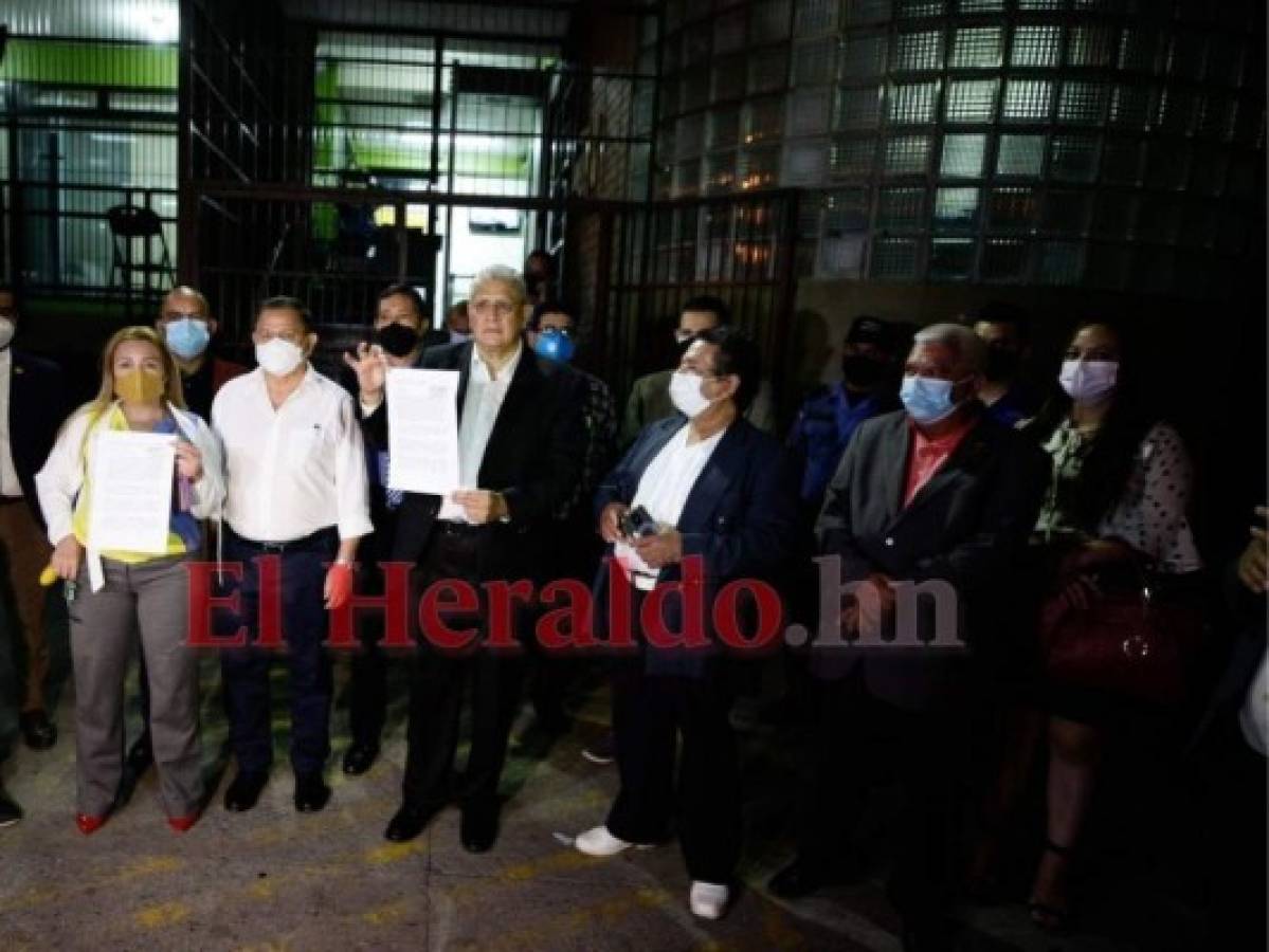 Representantes de 11 partidos piden anular el llamado a elecciones generales