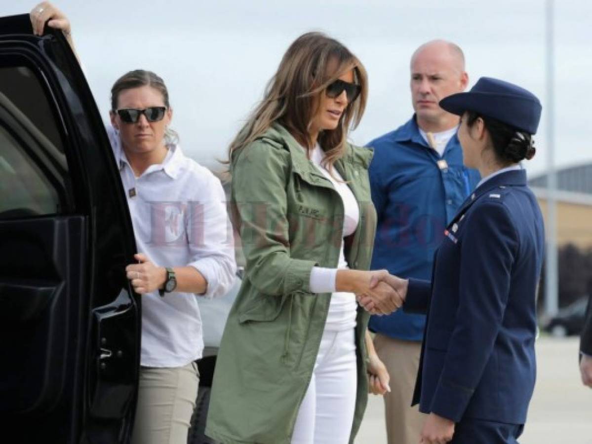 El errado vestuario que eligió Melania Trump para visitar albergues en la frontera