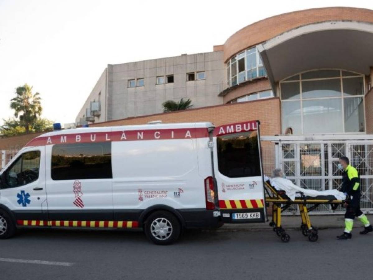 Ascienden a 8 los muertos en incendio de residencia de ancianos en España  