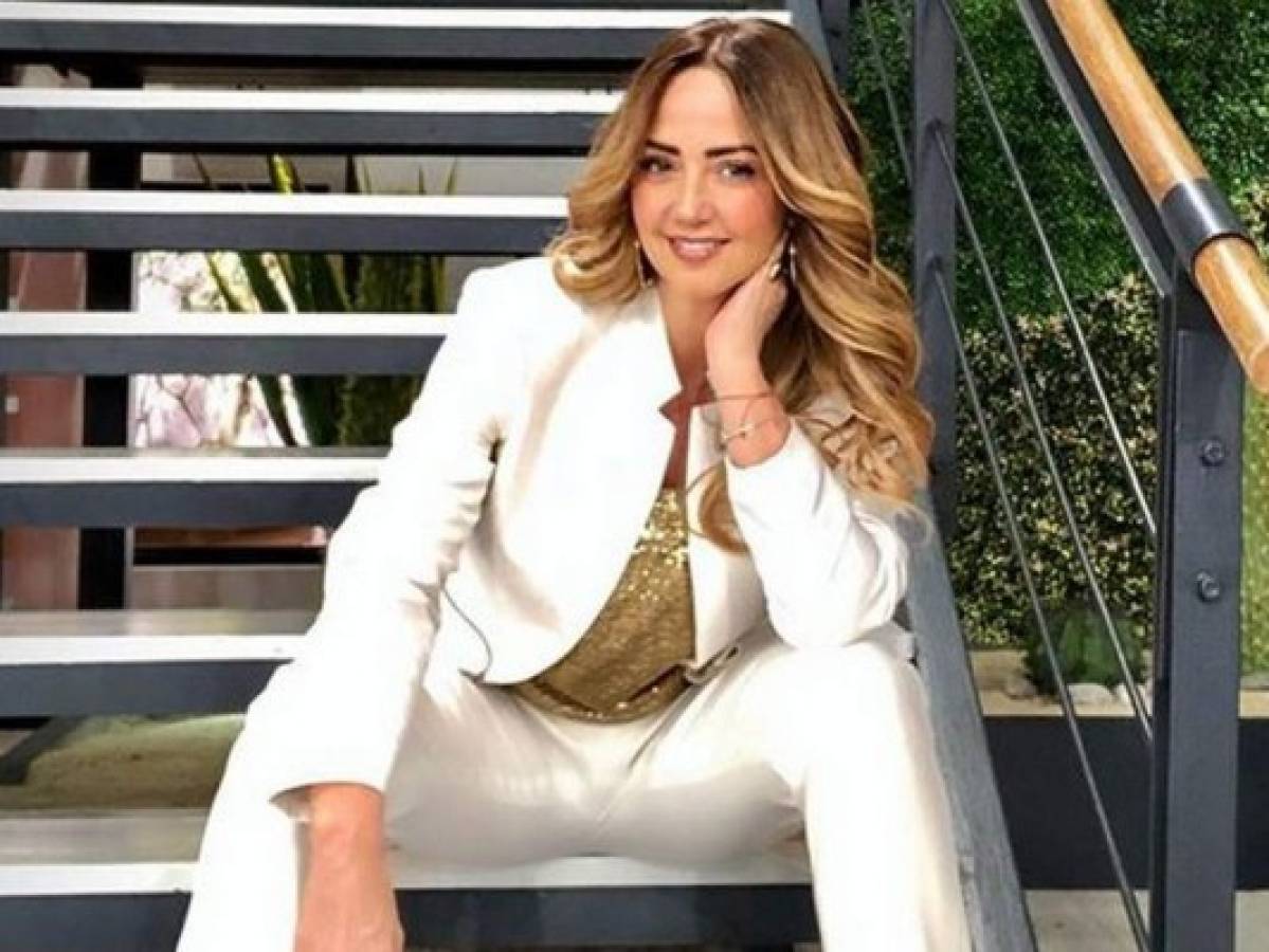 Andrea Legarreta envía fuerte mensaje a las mujeres con un bikinazo