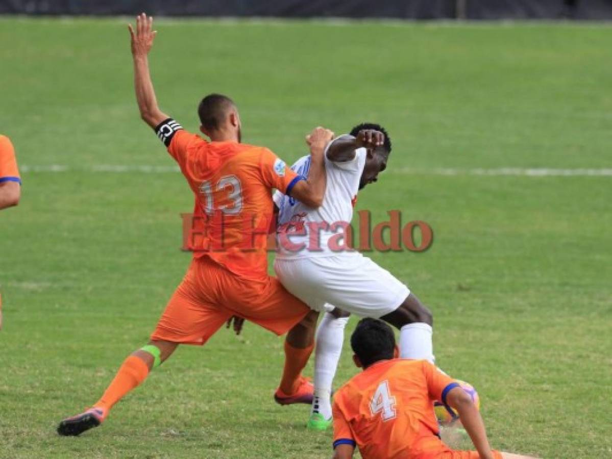 Lobos de la UPNFM y Olimpia empataron 2-2 en la ida del repechaje