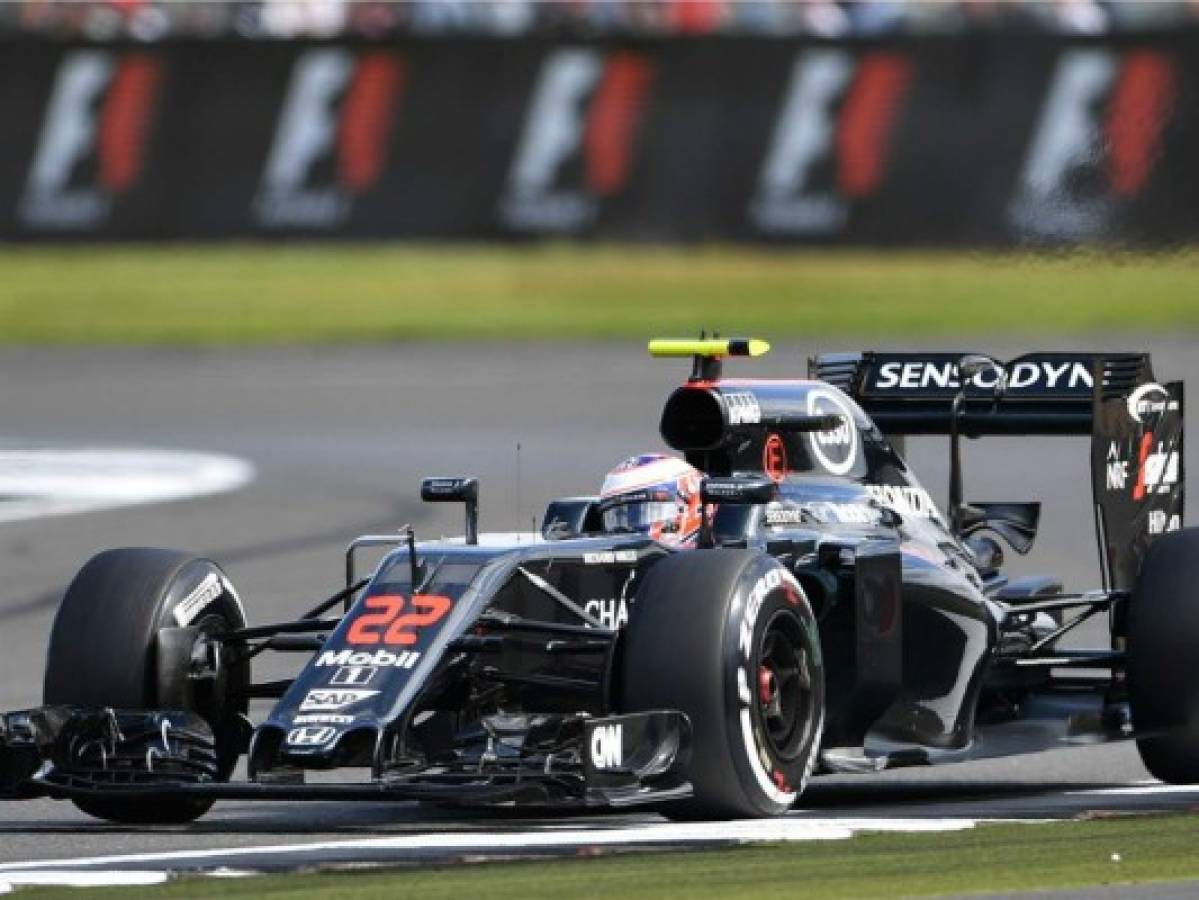 Hamilton brilla en casa y manda en los libres del GP de Gran Bretaña