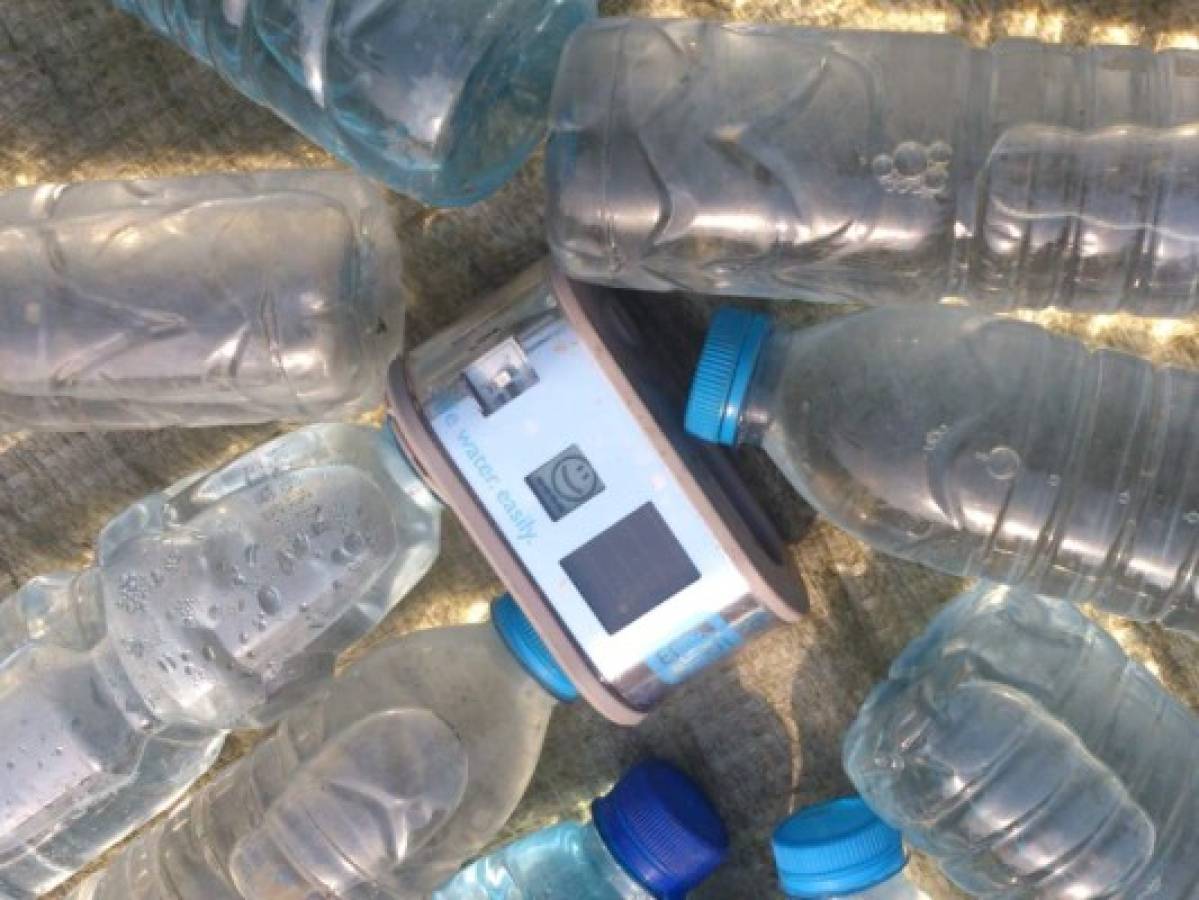 Un dispositivo solar que lleva agua potable a las comunidades