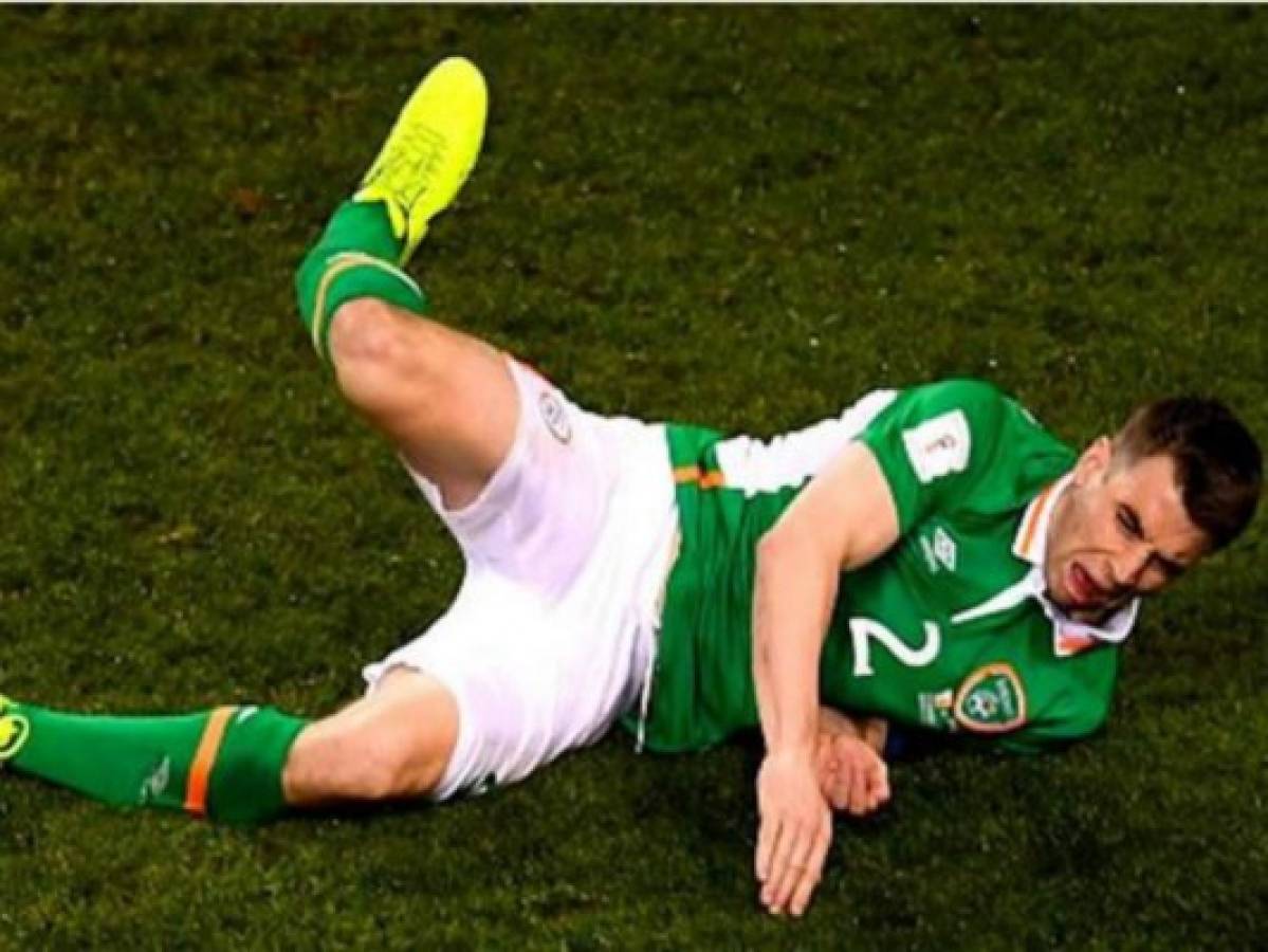 VIDEO: La grave lesión del capitán irlandés Coleman, que se rompió la pierna