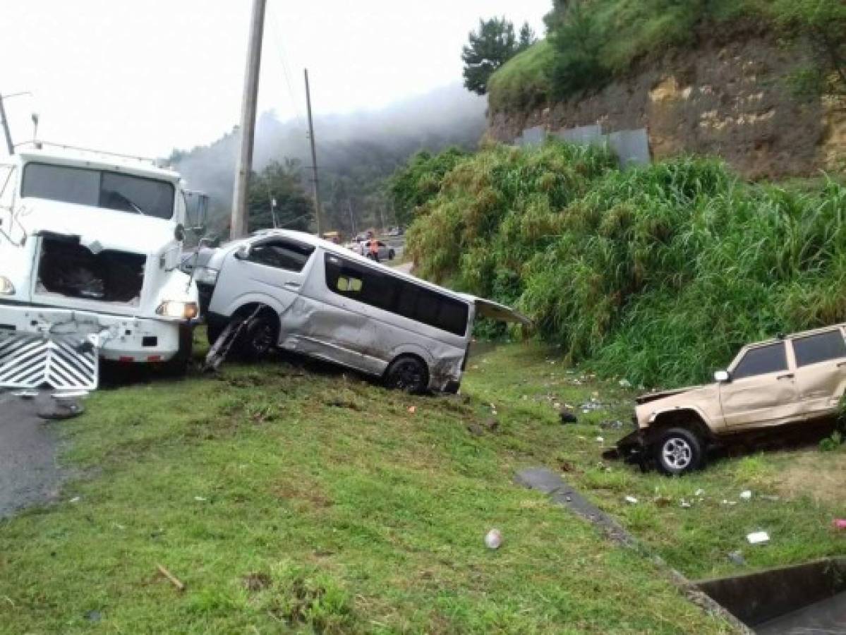 Al menos 17 heridos deja accidente en El Durazno, salida al norte de Honduras
