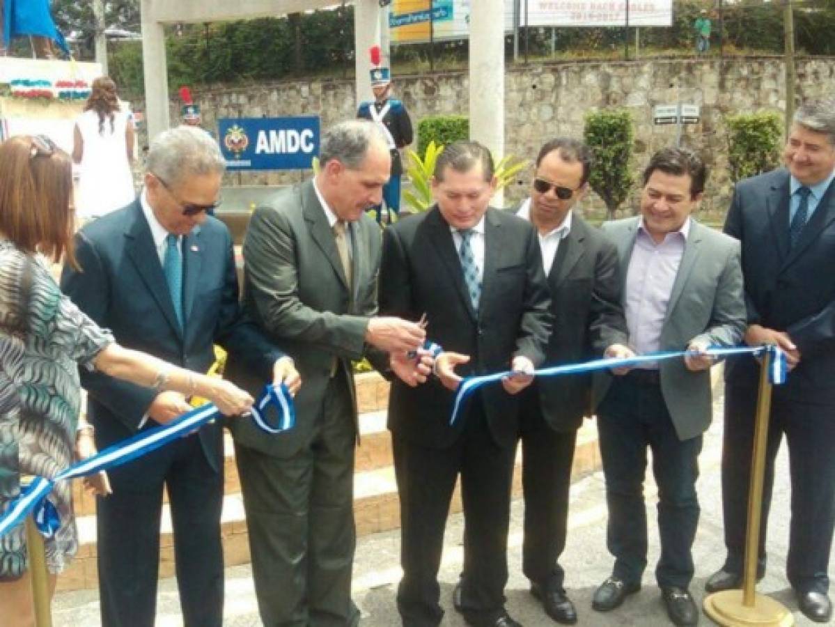 Honduras: Alcalde Asfura inaugura plaza en honor a República Dominicana