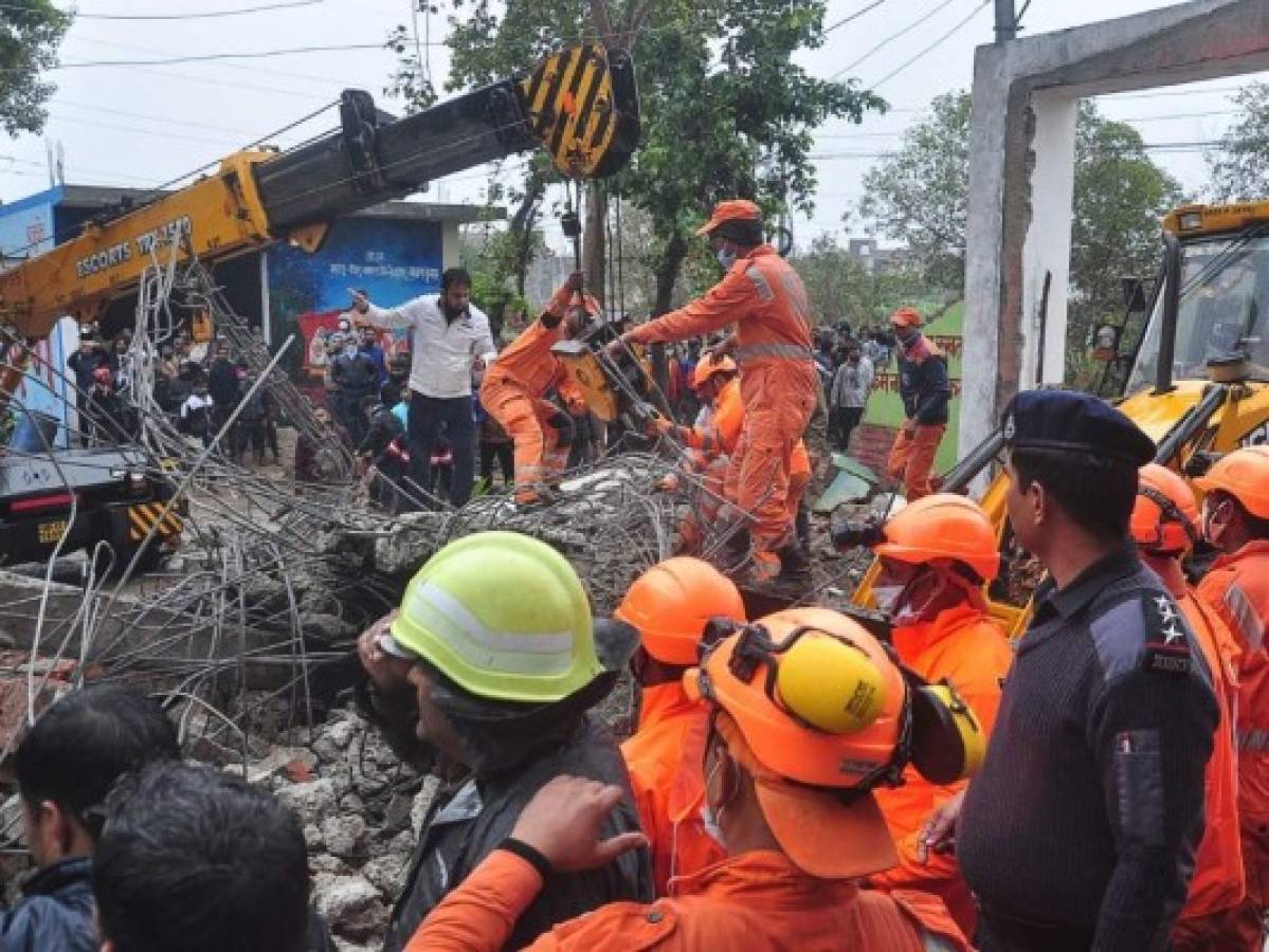 Al menos 20 muertos en el derrumbe de un crematorio en India