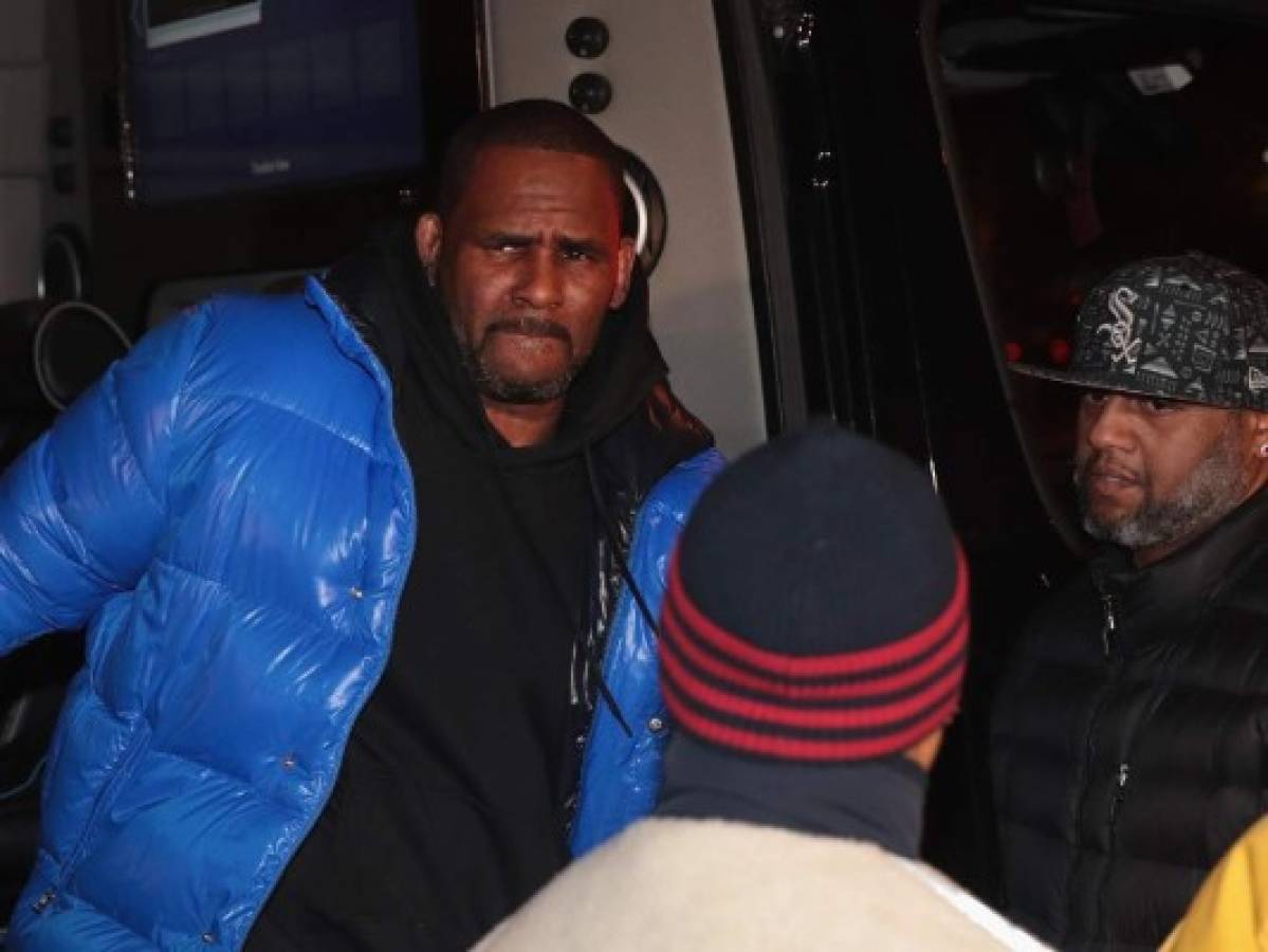 Fijan fianza de un millón de dólares al cantante R. Kelly, acusado de abuso sexual