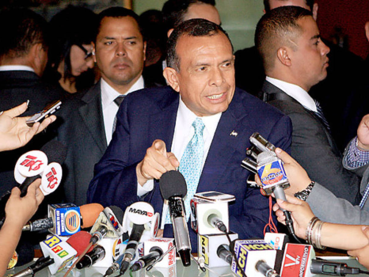 Presidente de Honduras asiste a toma de posesión en República Dominicana