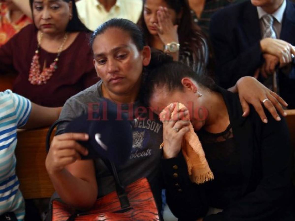 El llanto desmedido de los parientes fue constante. Foto Emilio Flores| EL HERALDO