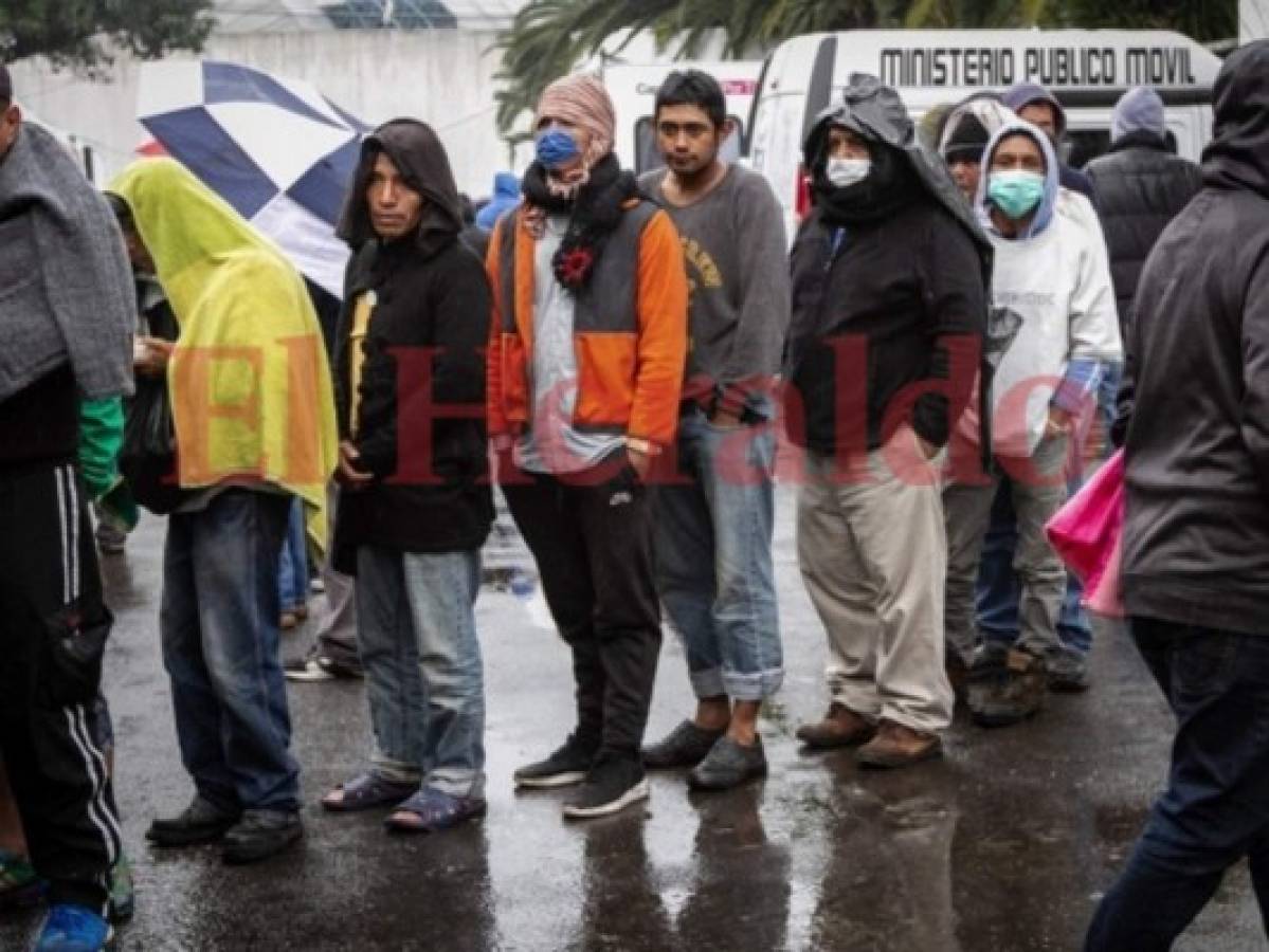 Segunda caravana migrante posterga viaje a Estados Unidos por frente frío en Ciudad de México