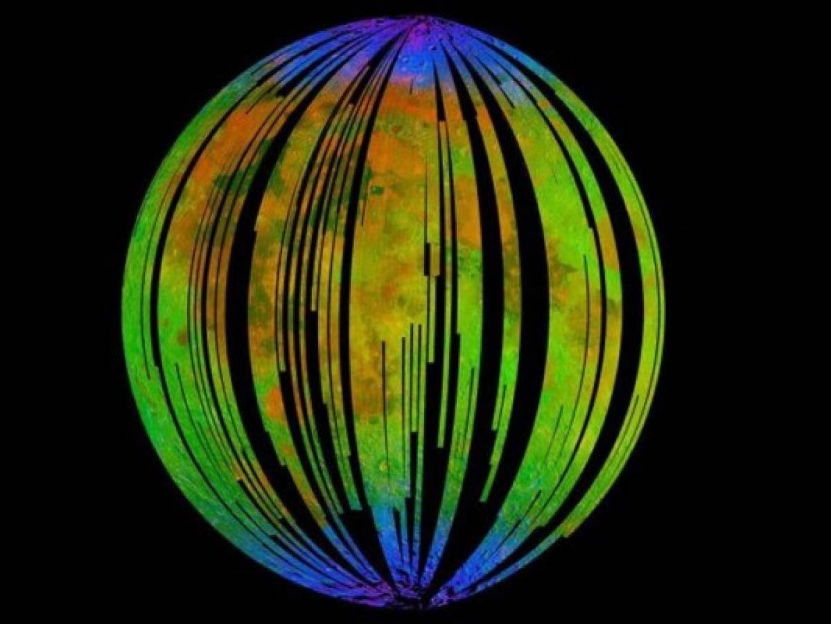 Expertos aseguran que la Luna se estaría oxidando