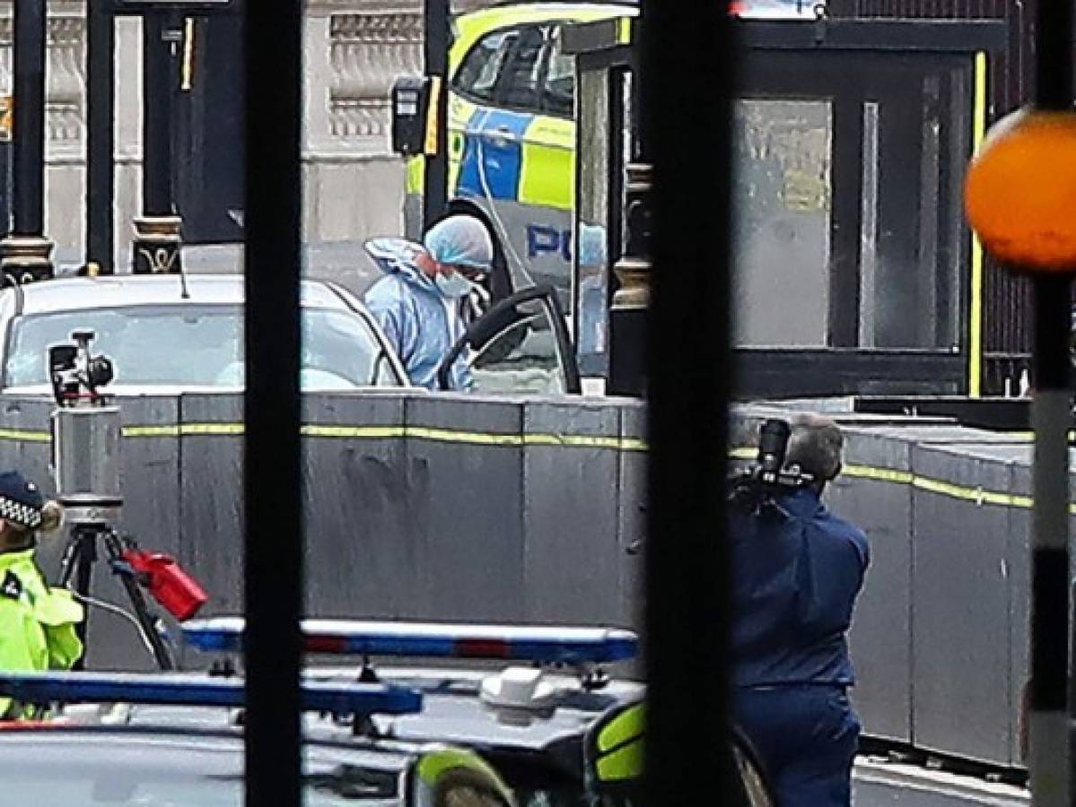 Automovilista causa varios heridos en posible ataque terrorista ante el parlamento británico