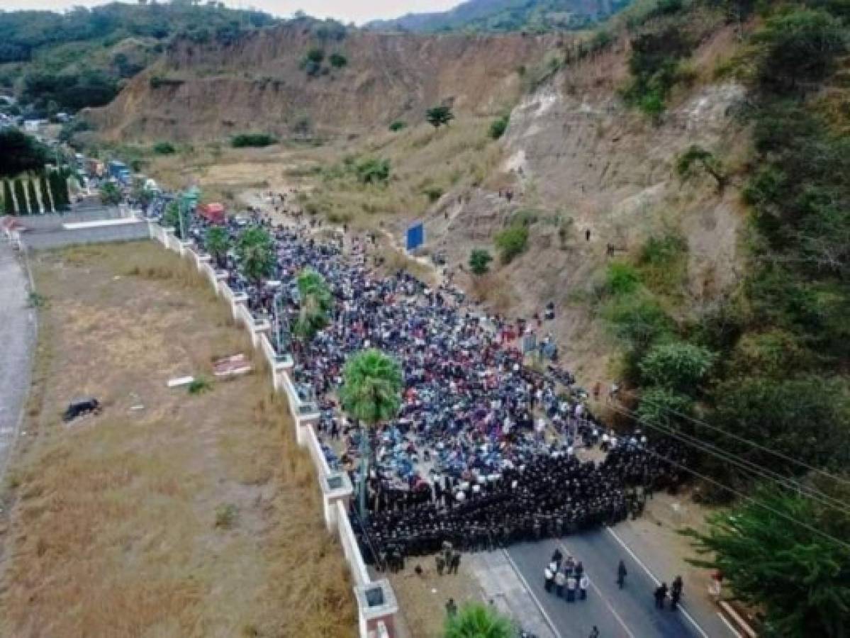 EN VIVO: Militares antimotines desalojan a la caravana migrante en Guatemala