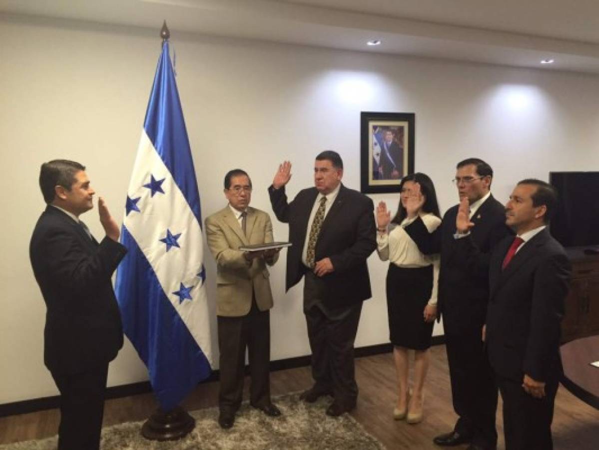 Gobierno hondureño juramente nuevos cargos en gabinete