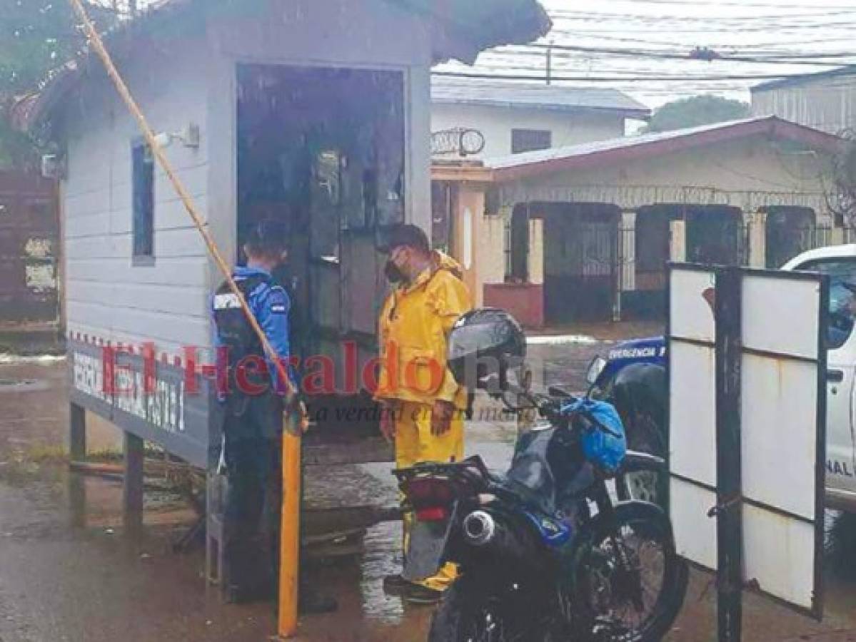 Dentro de esta caseta de seguridad fue hallado Valdez, aún con vida.