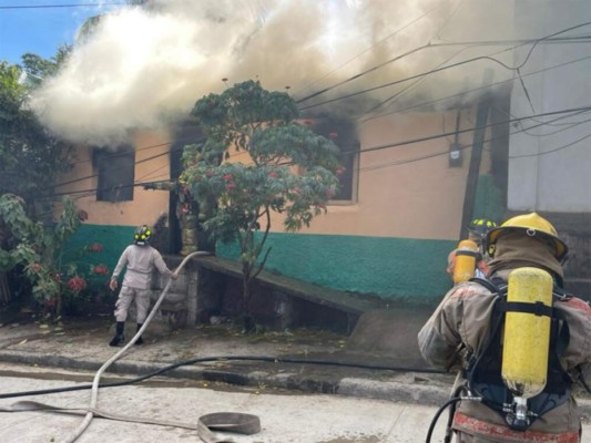 Incendio destruye cuatro viviendas en la colonia Pueblo Nuevo de Puerto Cortés