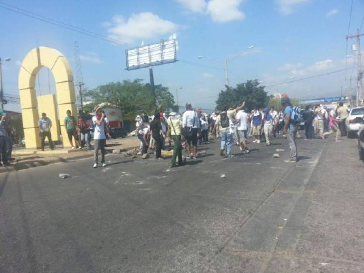 Honduras: Alumnos de secundaria realizan protesta en la UNAH