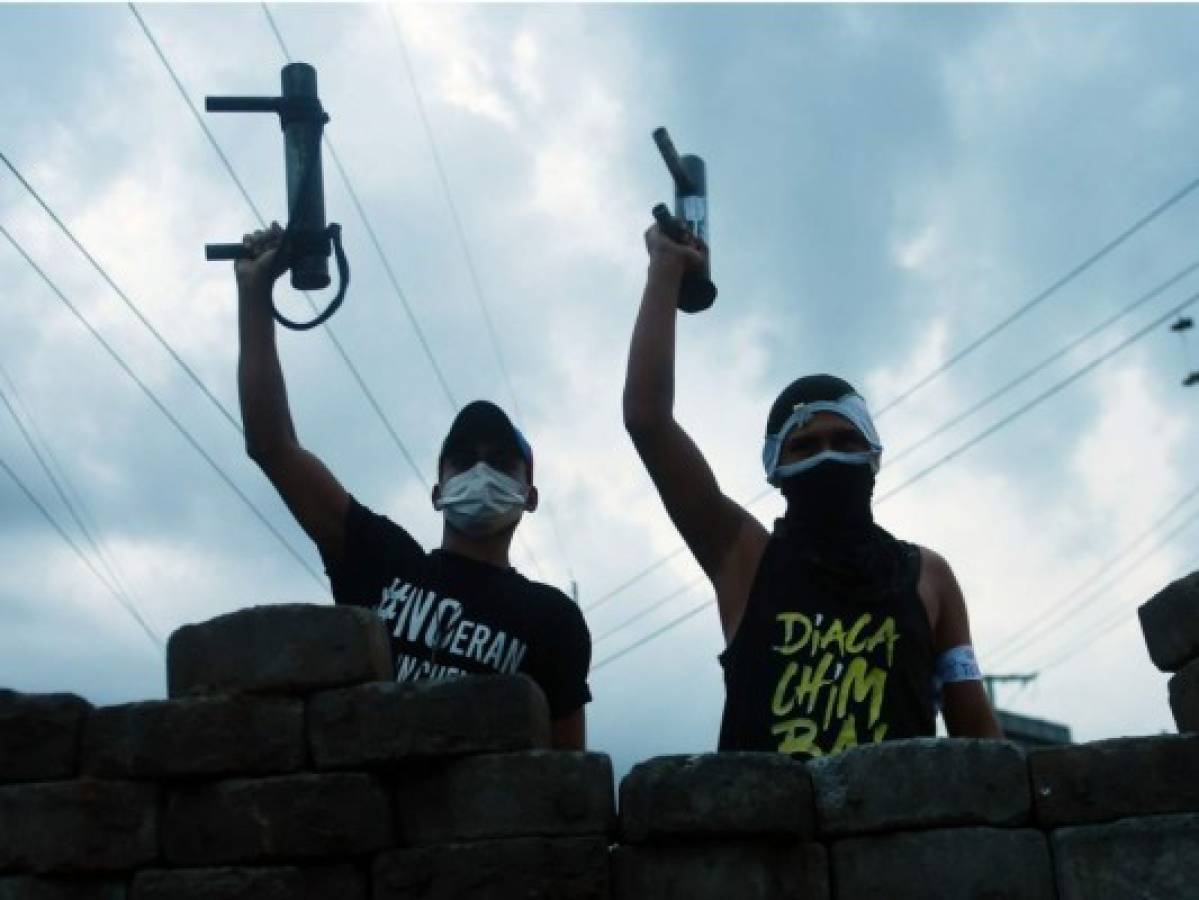 Ciudades nicaragüenses mantienen resistencia en espera del diálogo