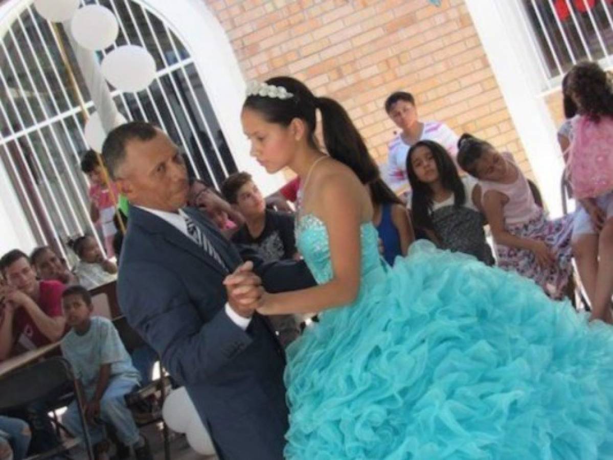Migrante hondureña es sorprendida con fiesta de 15 años en un albergue de México