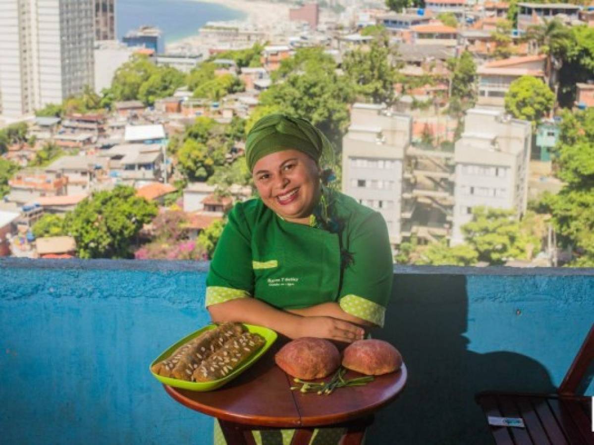 Brownies de cáscara de plátano y lasaña de tallos de brócoli se unen a la lucha contra el desperdicio de alimentos en las favelas de Río