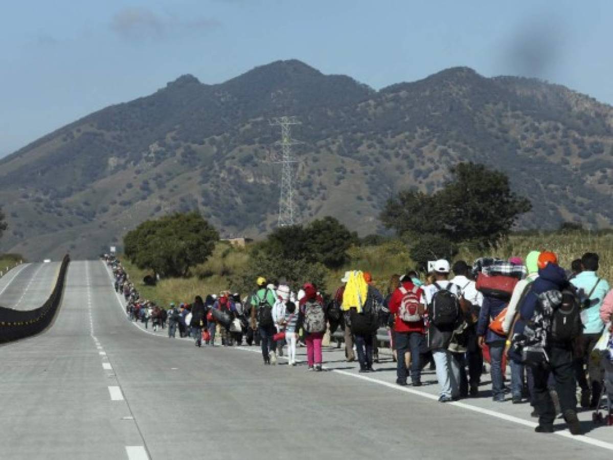 Estados Unidos refuerza frontera con Tijuana ante avance de caravana migrante