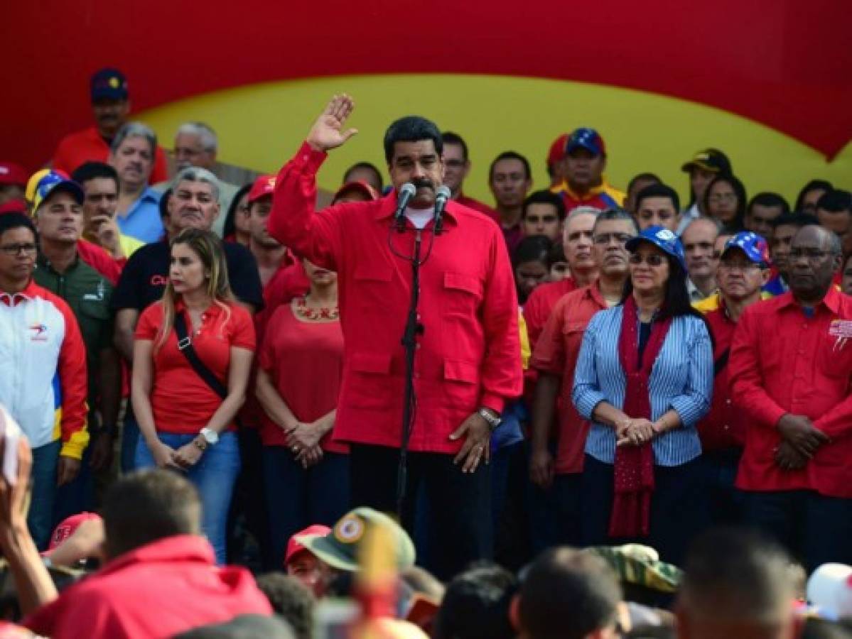 Maduro convoca Consejo de Defensa y poderes públicos ante 'golpe parlamentario'