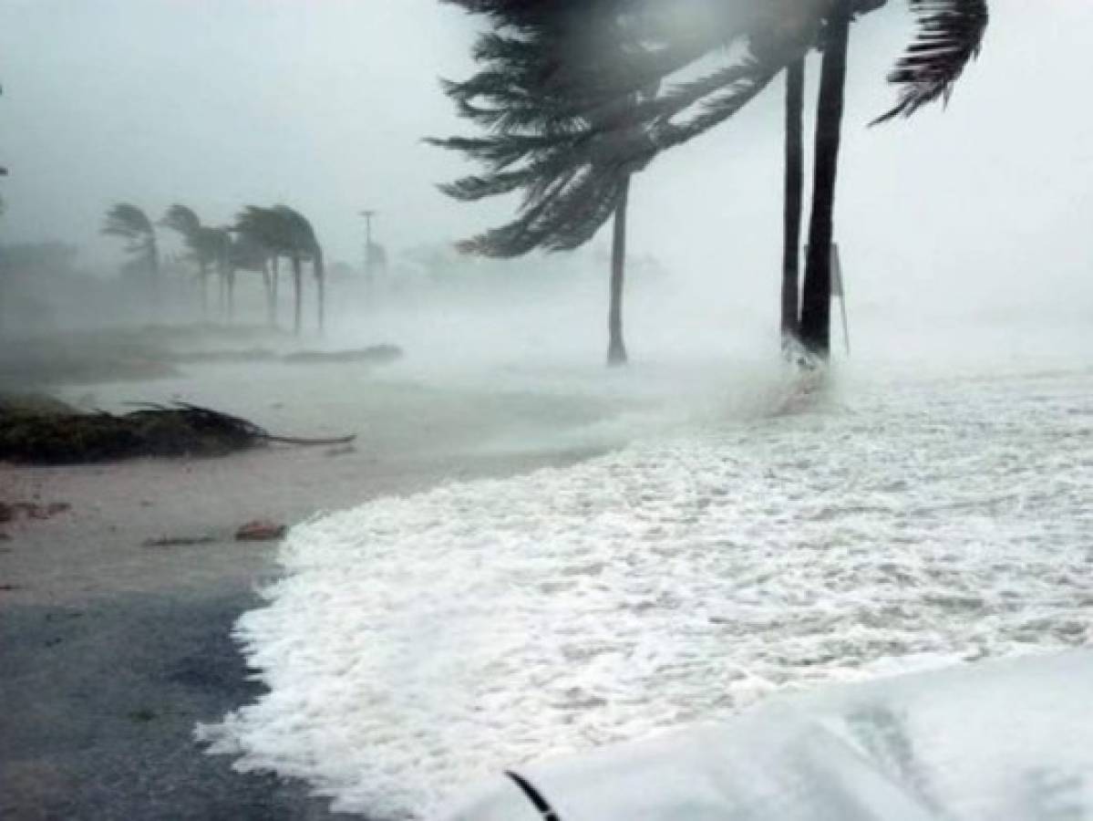 Huracán Iota devasta isla del Caribe colombiano y deja al menos un muerto