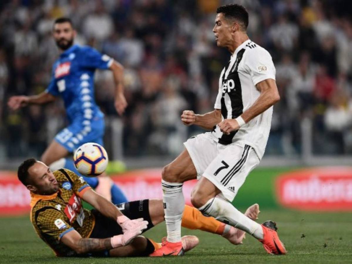 Juventus ganó 3-1 a Napoli con Cristiano Ronaldo en el campo y sigue líder