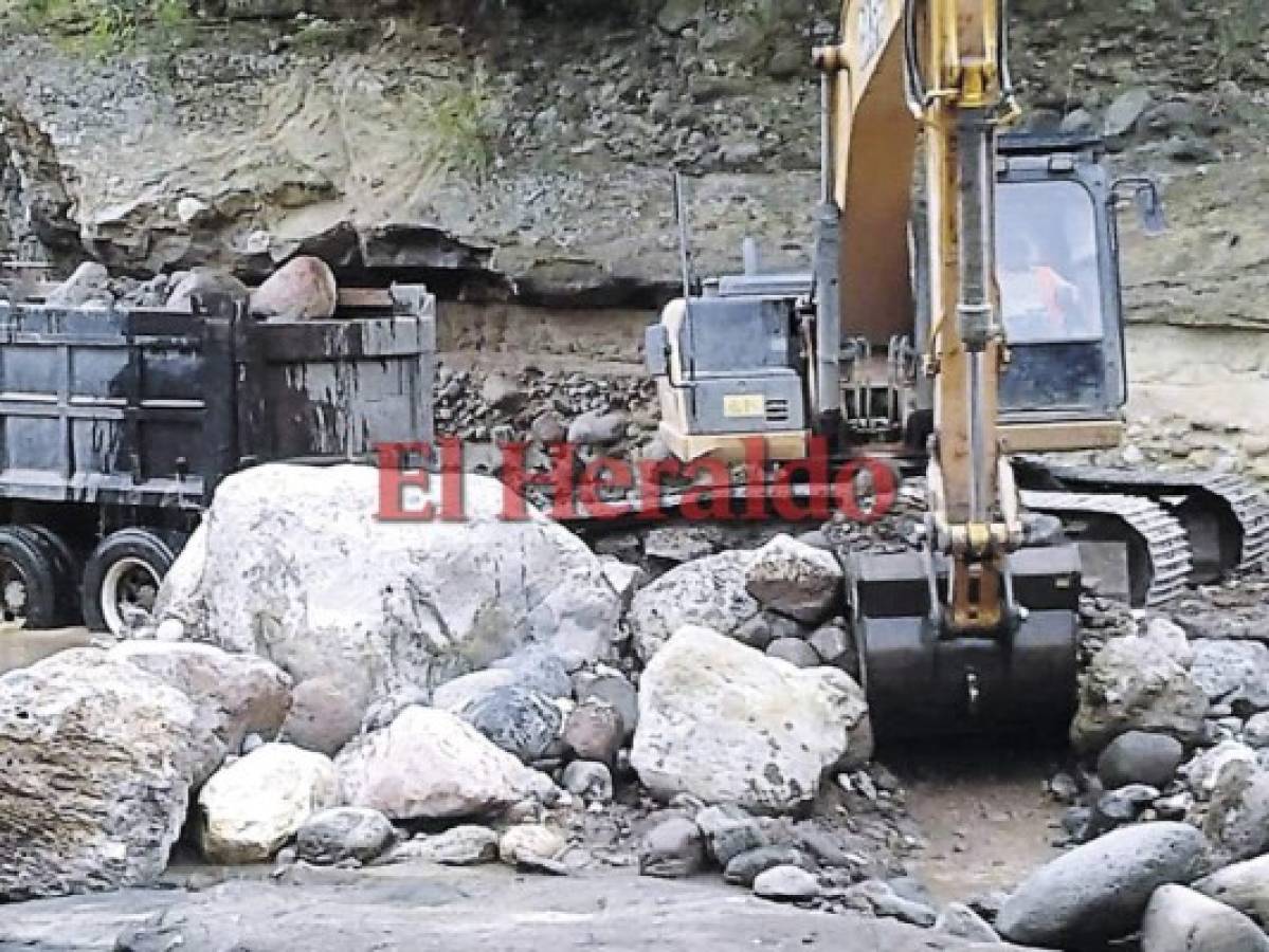 Denuncian daños en el río Selguapa por pavimentación del Canal Seco