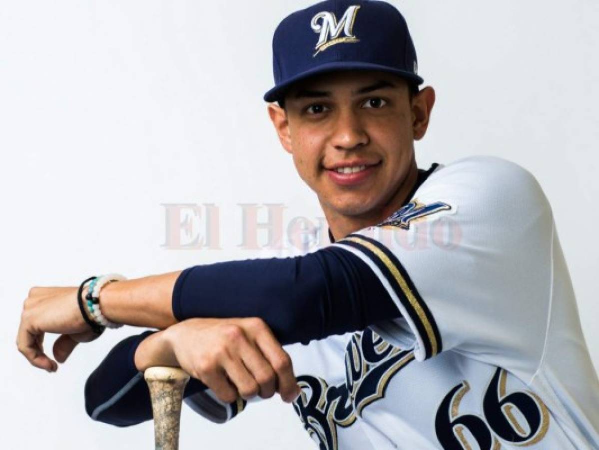 Hondureño Mauricio Dubón se hace un hueco entre las figuras de los Brewers durante la pretemporada