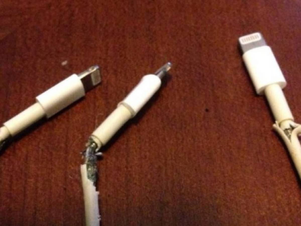 ¿Por qué es peligroso cargar el celular con cables rotos?