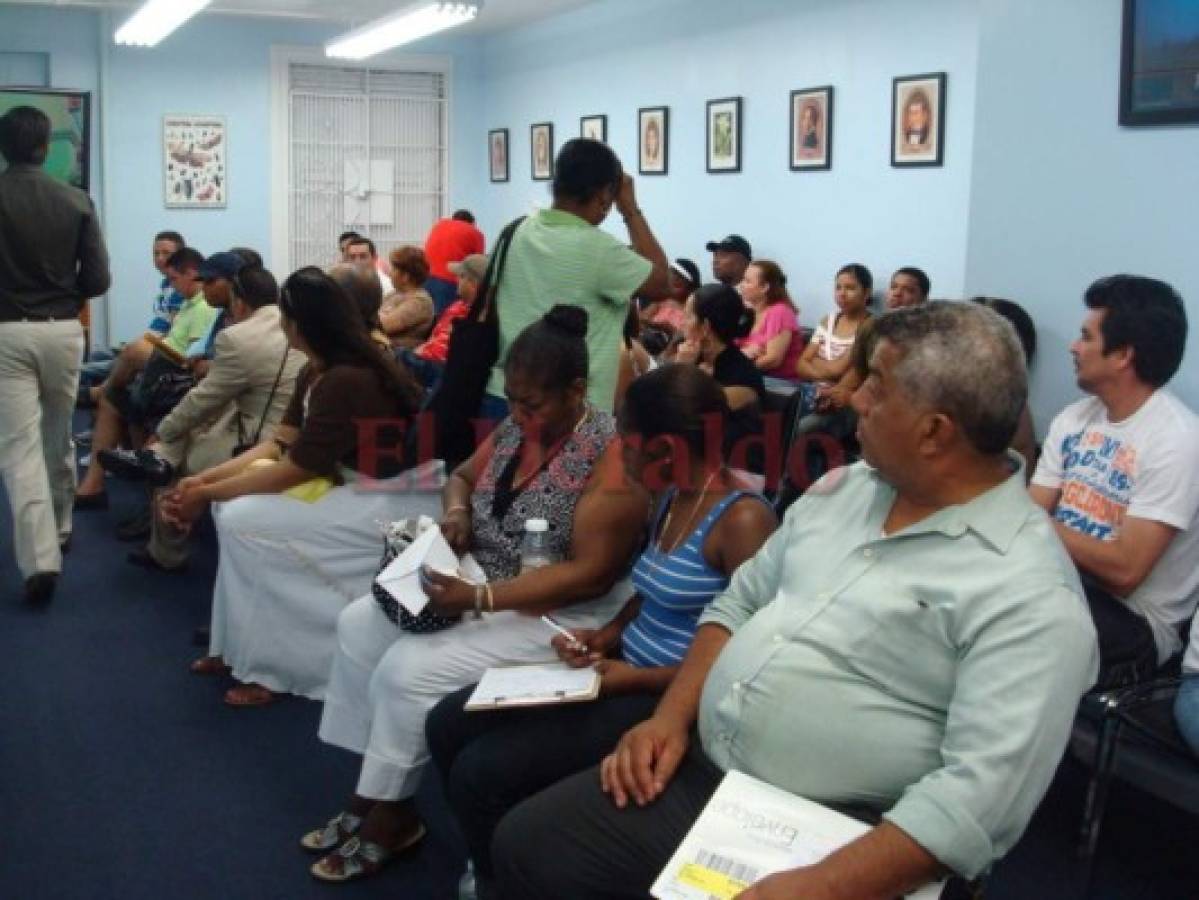 A paso lento avanza la reinscripción de hondureños al TPS