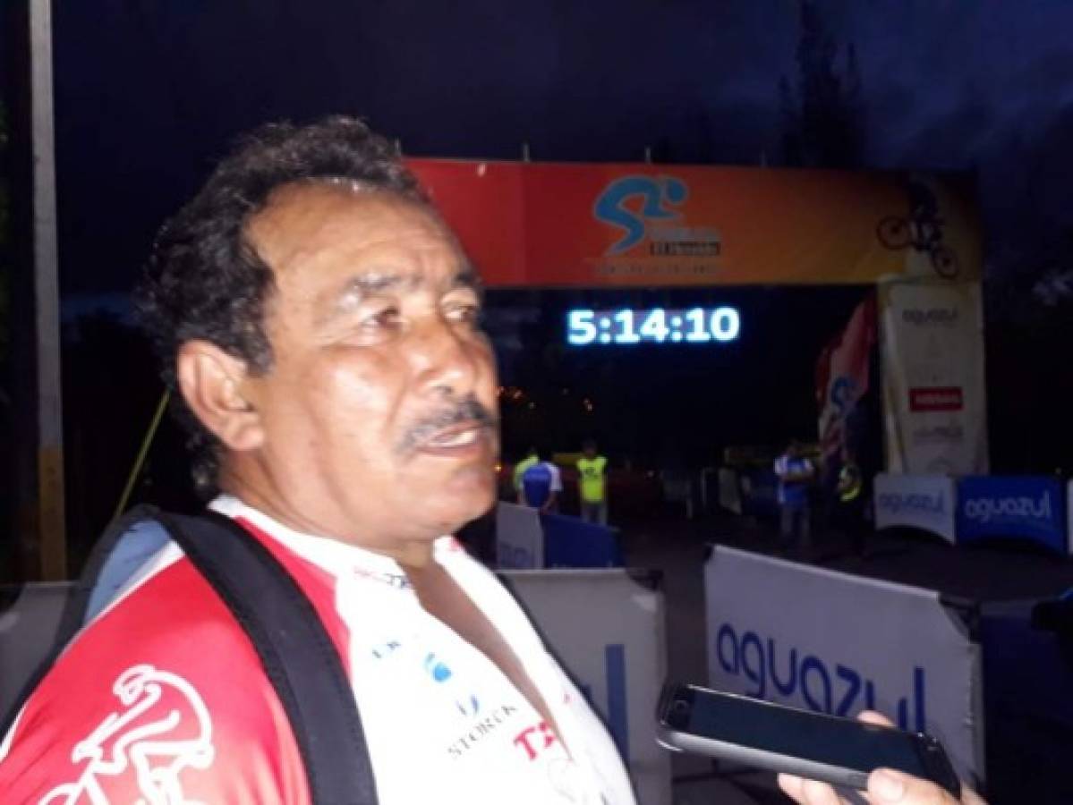 José Raudales, el primer competidor que llegó para encarar la Séptima Vuelta Ciclística