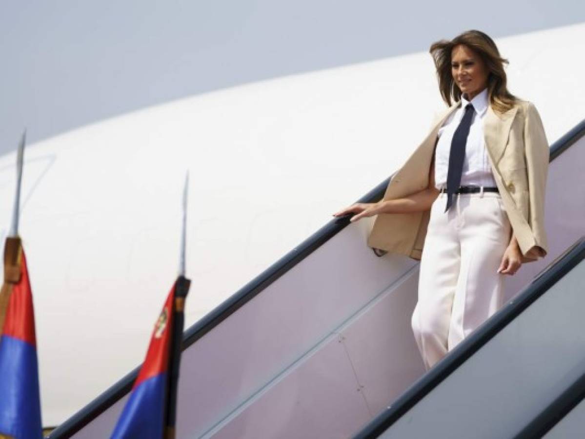 Aterriza de emergencia avión en el que viajaba Melania Trump