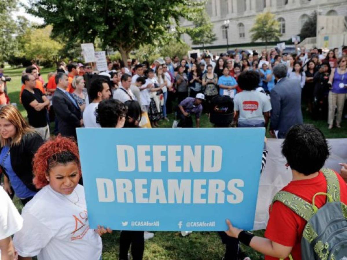 Estados Unidos: Grupo pagará becas a dreamers aun si son deportados