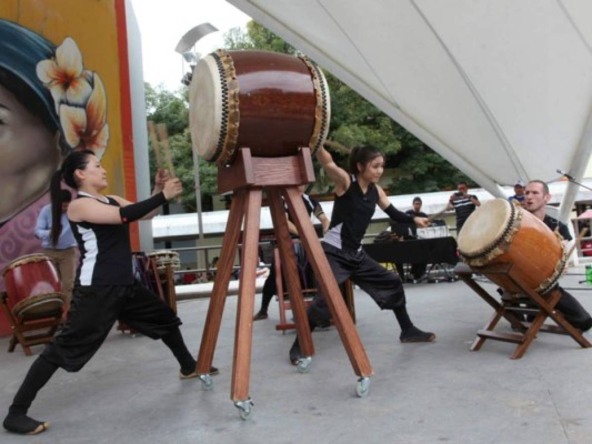 Concierto de tambores en el centro histórico de Tegucigalpa