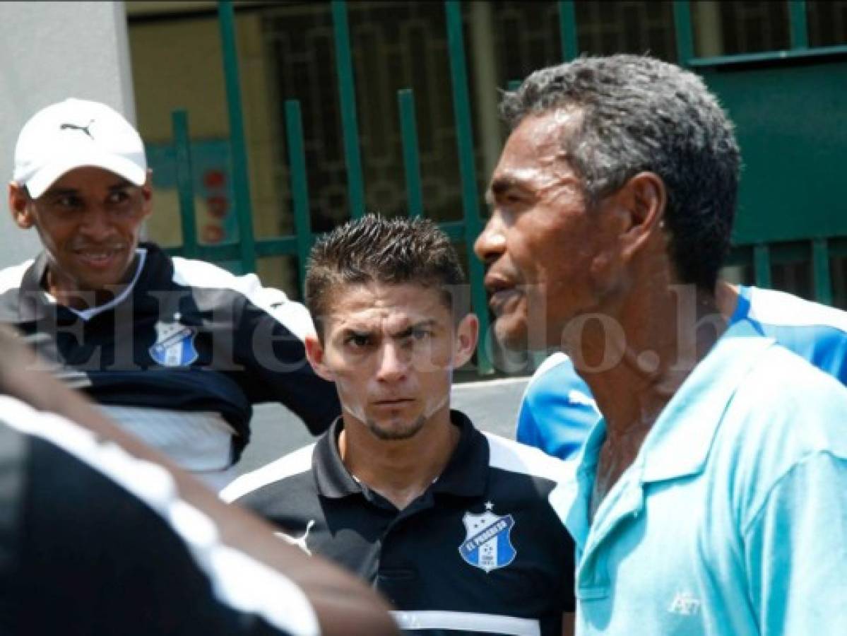 Jugadores del Honduras de El Progreso atrapan a un ladrón afuera del Humberto Micheletti
