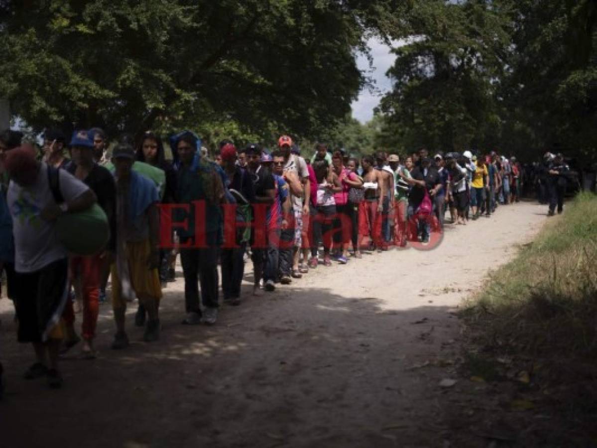 Ingresa segundo grupo de migrantes a México tras cruzar el río Suchiate