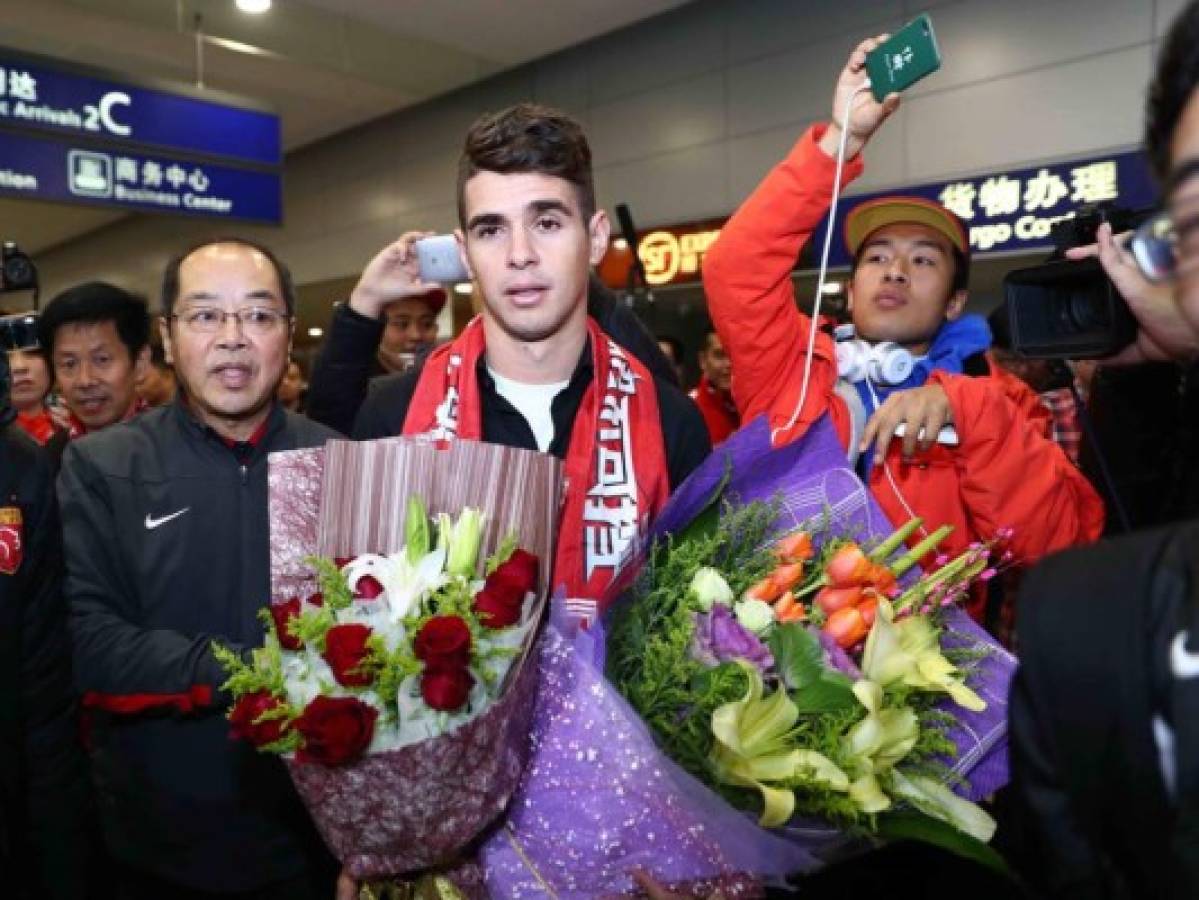 Brasileño Oscar llega a Shanghai para jugar en el fútbol chino  