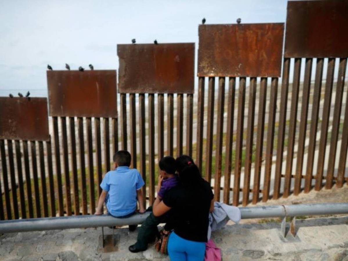 Donald Trump quiere muro solar en la frontera con México